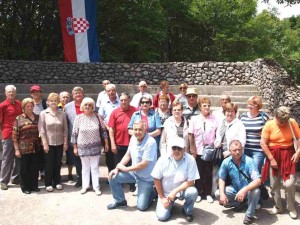 Zajednička fotografija članova UABA Liburnije s proslave na Tuhobiću