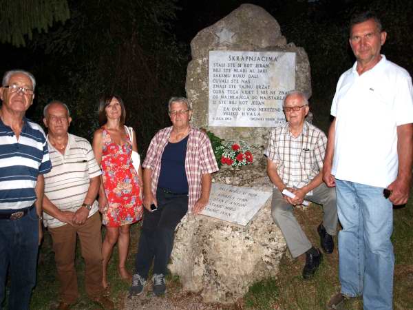 Kraj spomenika palim borcima i žrtvama fašističkog terora Škrapne